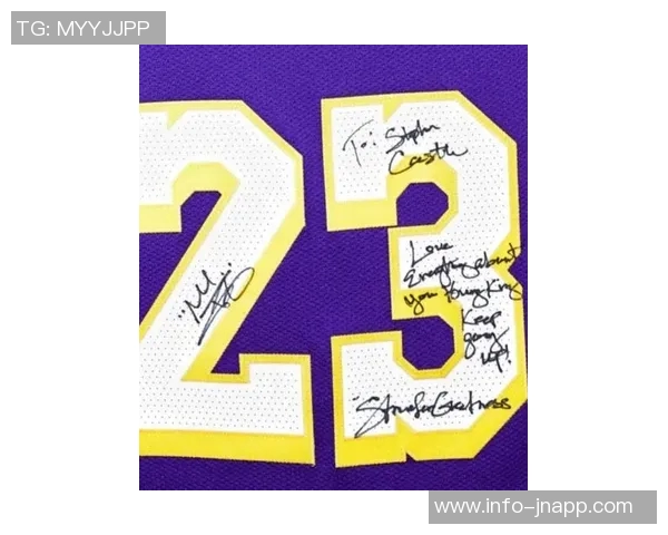 詹姆斯湖人时期签名NBA球星卡即将发售引发球迷热潮