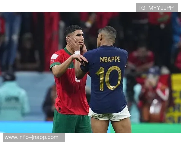 姆巴佩身穿阿什拉夫球衣观战非洲杯摩洛哥对阵马里引发热议